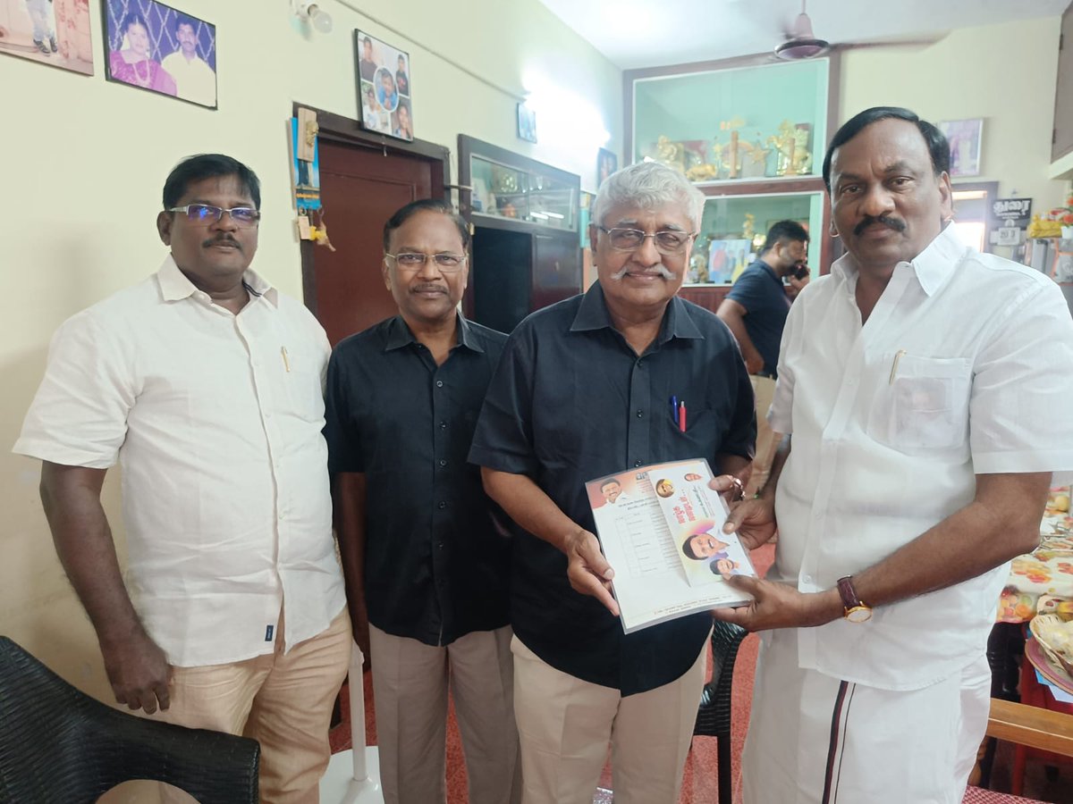 dravidapalli's tweet photo. நம் திராவிடப் பள்ளியில், இந்த ஆண்டிற்கான மாணவர்களாக, 40 இளைஞர்களின் பட்டியலை இன்று காலை  கொண்டு வந்து சேர்த்த மதுரவாயல் சட்டமன்ற உறுப்பினர் காரம்பாக்கம் கணபதி அவர்களுக்கும்,  மதுரவாயல் பகுதி தி.மு.க. துணைச் செயலாளர் மதியழகன் அவர்களுக்கும் நம் நெஞ்சம் நிறைந்த அன்பும் நன்றியும்! https://t.co/gE4qjWiCyp