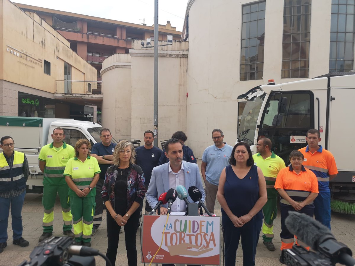 JordiJordanEbre's tweet photo. Presentem el pla "Cuidem Tortosa", amb 180 actuacions per a la millora de la via pública a tots els barris,de les quals 24% ja hem executat en els primers 90 dies de govern.+ neteja + il•luminació + accessibilitat + ombres i + manteniment per fer una #Tortosa per a les persones. https://t.co/V67W8R2azo