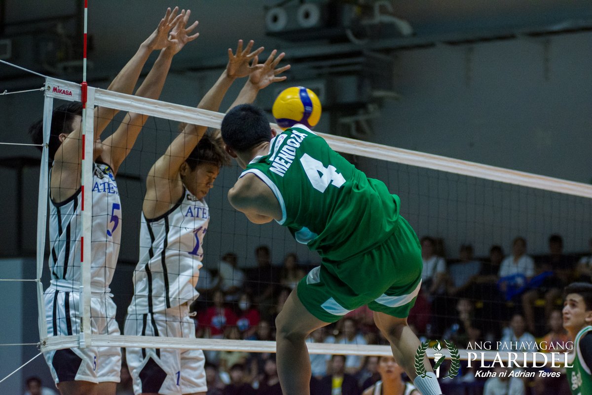 NANLUMO ang DLSU Green Spikers sa bagwis ng ADMU Blue Eagles sa loob ng limang set, 23-25, 25-21, 22-25, 25-14, 11-15, sa pagbulusok ng best-of-three semifinals series ng 2023 V-League Collegiate Challenge sa Paco Arena ngayong araw, Setyembre 20.

#VLeaguePH
#WhereItAllStarted