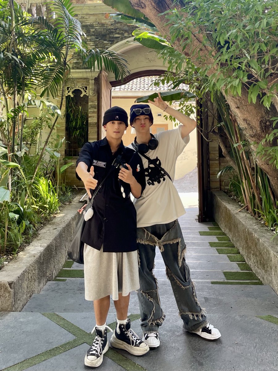 XODIAC_MEMBERS's tweet photo. [#리오] 

We had a great trip💙🇲🇨

Terima kasih🙏

#XODIAC #소디엑 #LEO #리오 https://t.co/s5nsqnsxzF