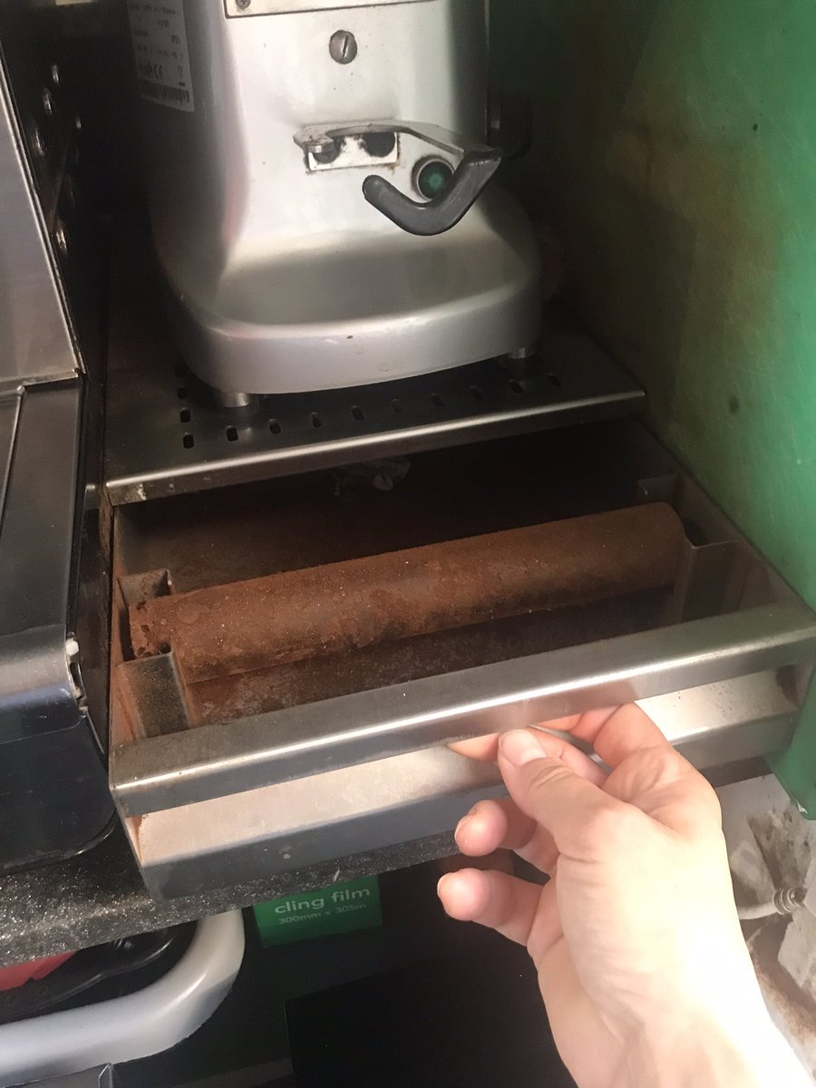 Meltdownchester's tweet photo. Right I need to get rid of this coffee machine and I’m feeling ruthless today so if you want an absolute bargain here it is.
£950 for the machine, Grinder, Grinder draw and all the bits and pieces you need. https://t.co/YjJHUDgMMC