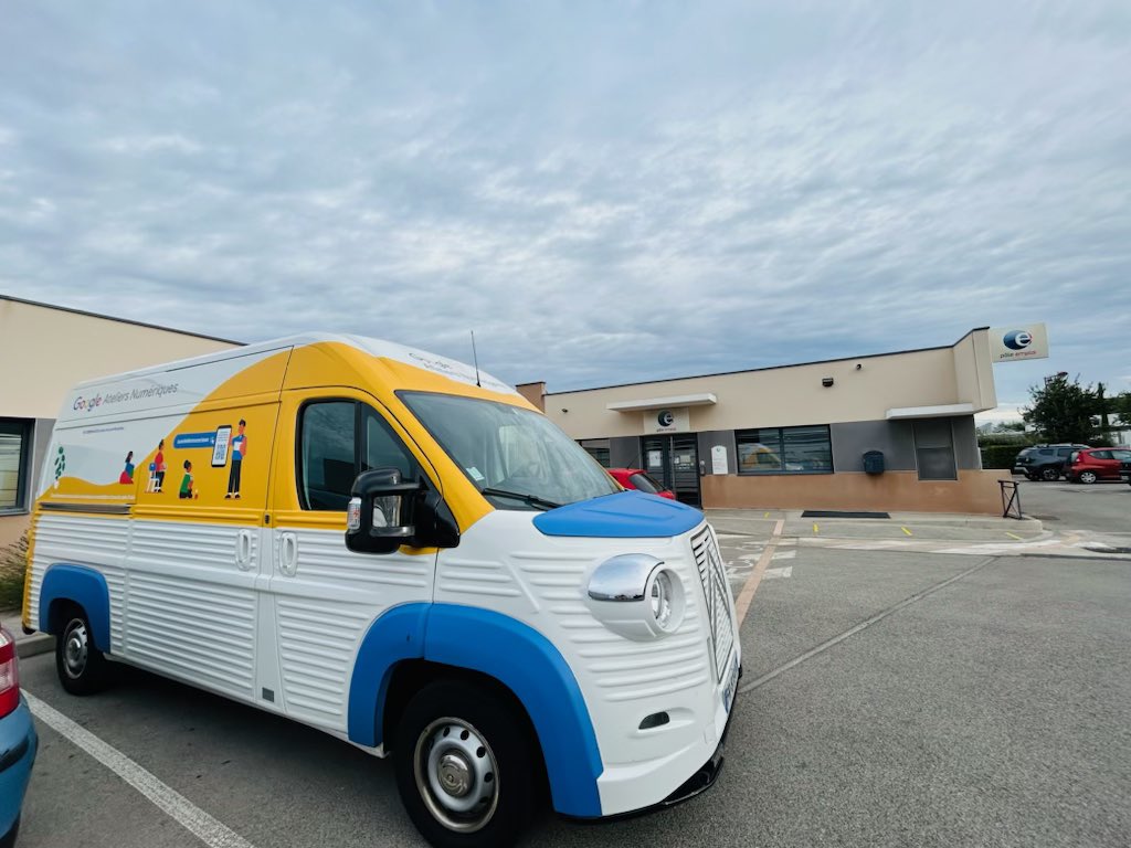 #vangoogle 3 ateliers numériques ce matin @PoleEmploi84 <a href="/VilleDePertuis/">Ville de Pertuis</a> 
Au programme : Protéger ses données, son image sur les réseaux sociaux et #jesuisremarquable. Merci <a href="/GoogleFR/">Google FR</a>