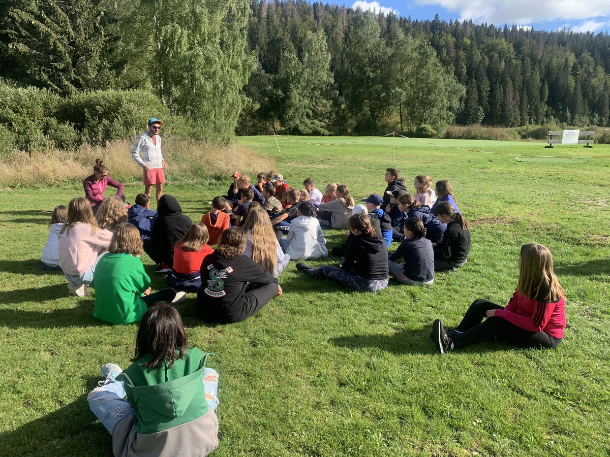 Lecture d’un conte à 5 voix. 
Découverte d’une tourbière au programme