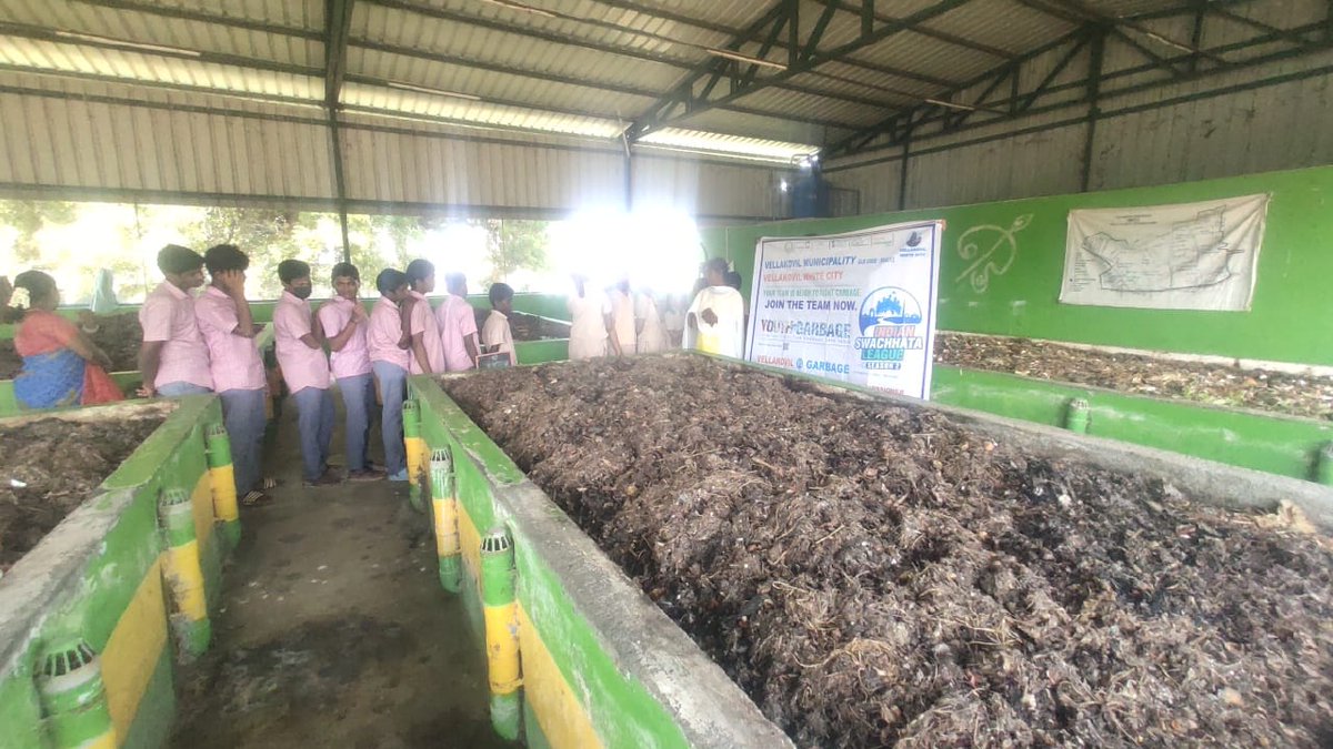 VellakovilMpty's tweet photo. Today Vellakovil Municipality Swachhata Hi Seva 
PUM School Dr.Nagar Visit Mcc Explanation of Solid waste management to School Students. https://t.co/NYO1drl2tu