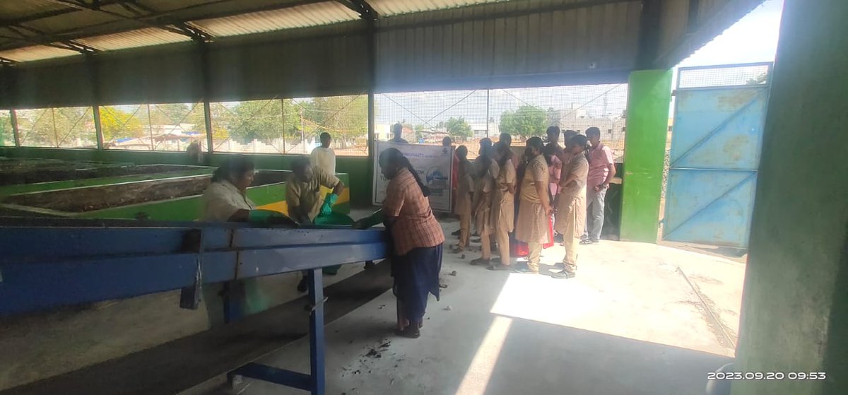 VellakovilMpty's tweet photo. Today Vellakovil Municipality Swachhata Hi Seva 
PUM School Dr.Nagar Visit Mcc Explanation of Solid waste management to School Students. https://t.co/NYO1drl2tu