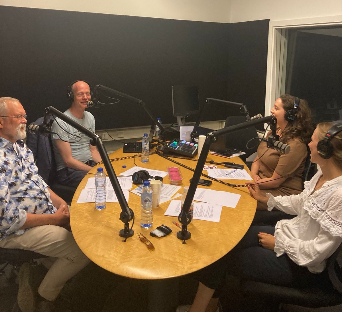 Eerste podcast Hora Est online! Van 17e eeuwse toga’s en anatomiekamers naar 21ste eeuwse robotlabs en wetenschapscommunicatie: duik mee 400 jaar geschiedenis in! open.spotify.com/show/0qe2Uj99H…