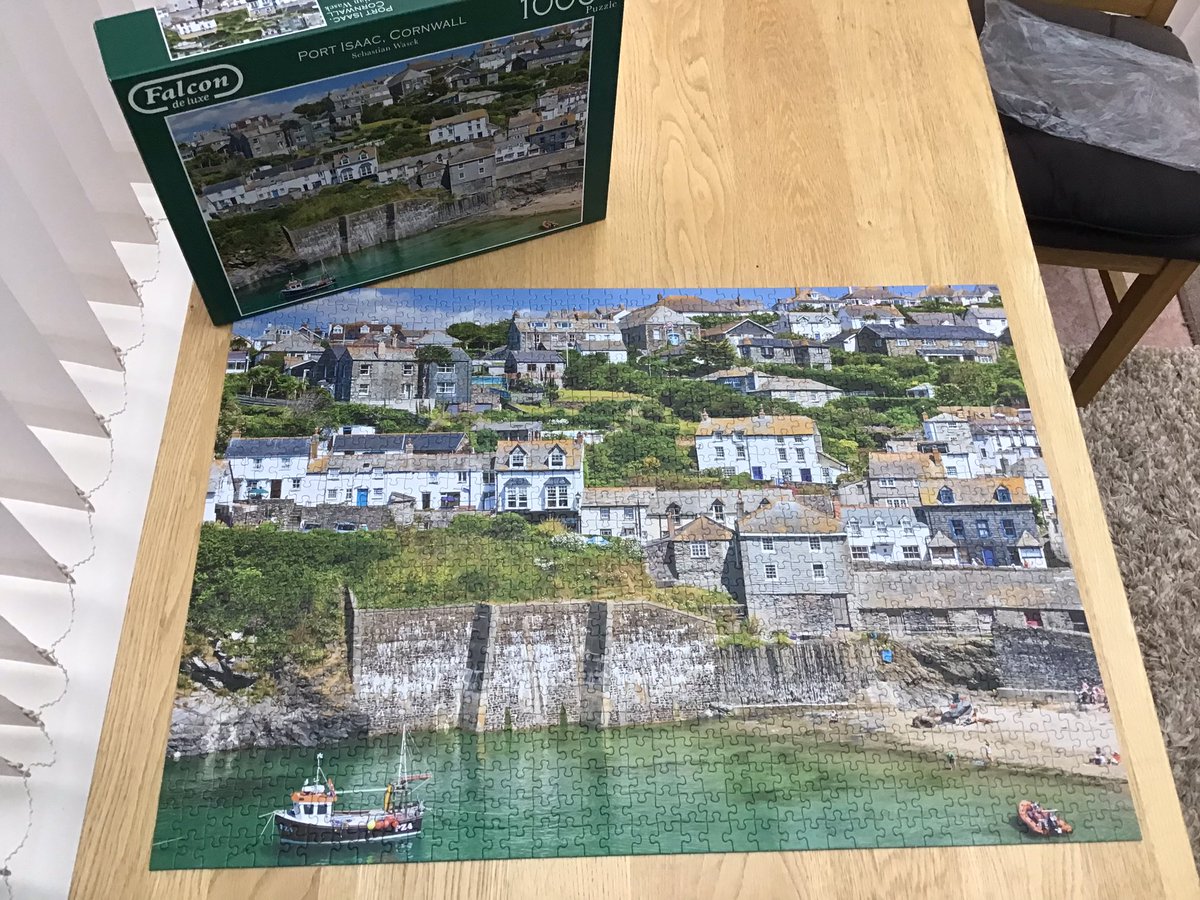 allanwin's tweet photo. Momentary panic when we realised there was a piece missing - who wants a 999-piece puzzle after all?
Relief when it was located under the sofa, dropped when OH was sorting out the pieces for the crust
#JigsawLife https://t.co/1G19GUPY0S