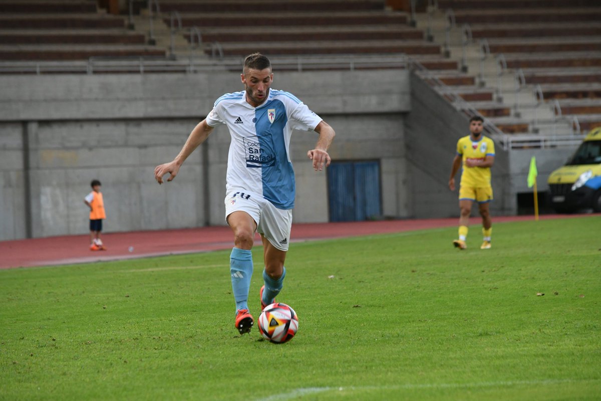Cadena SER Galicia (@sergalicia) on Twitter photo Hoy sentamos ante el micrófono 🎙️ del SER Deportivos a <a href="/PepCaball/">PepCaballé</a> para hablar del inicio de liga de la <a href="/SD_Compostela/">S.D. Compostela</a> ... A partir de las 15:20 horas, la actualidad diaria del deporte del centro de Galicia ⚽️ Hoy sentamos ante el micrófono 🎙️ del SER Deportivos a <a href="/PepCaball/">PepCaballé</a> para hablar del inicio de liga de la <a href="/SD_Compostela/">S.D. Compostela</a> ... A partir de las 15:20 horas, la actualidad diaria del deporte del centro de Galicia ⚽️
