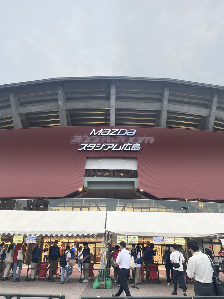ELN4444's tweet photo. 学校終わりに糞スポーツを見に来ました https://t.co/dPjyor5J6X