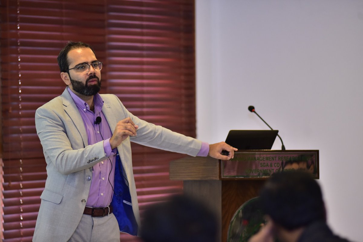 EODBSindh's tweet photo. Mr. Muhammad Abdullah Zaidi, Director DBRIU, delivered a lecture on Ease of Doing Business and FDI as a part of the 2nd Mid-Career Management Course (MCMC) for BPS-18 officers of Government of Sindh. The training was organized by Training, Management &amp; Research Wing of SGA&amp;CD https://t.co/QYDCIb2bJG