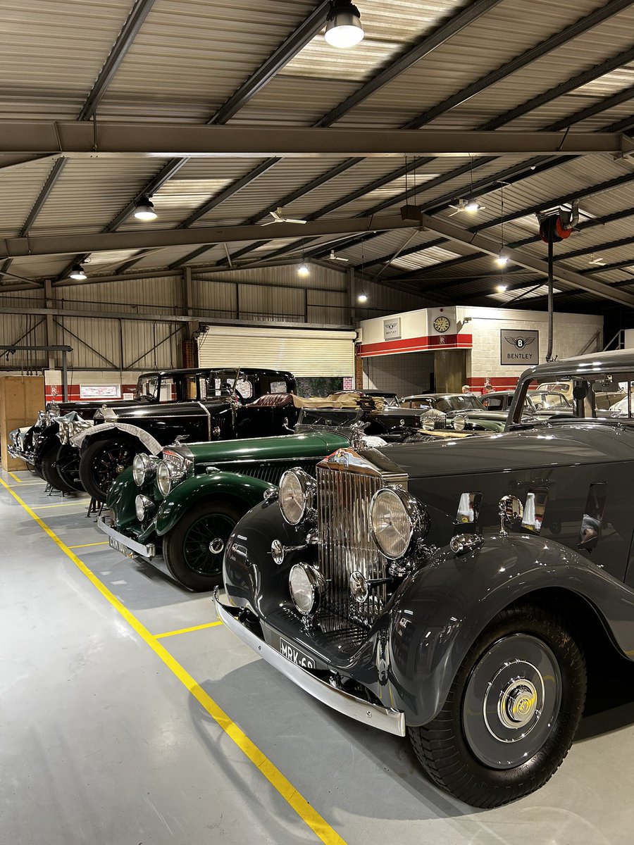 Windy Wednesday mornings are perfect for workshop wandering…Happy Wednesday 😊

#pawood #pandawood #bentley #rollsroyce #wednesday #happywednesday #wednesdayworkshopwander #workshop #mechanical #wednesdaywander #service
