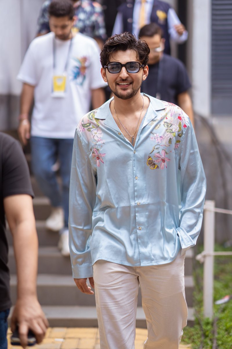 DarshanRavalDZ's tweet photo. 🩵💐💐 https://t.co/TwDHoasLKH