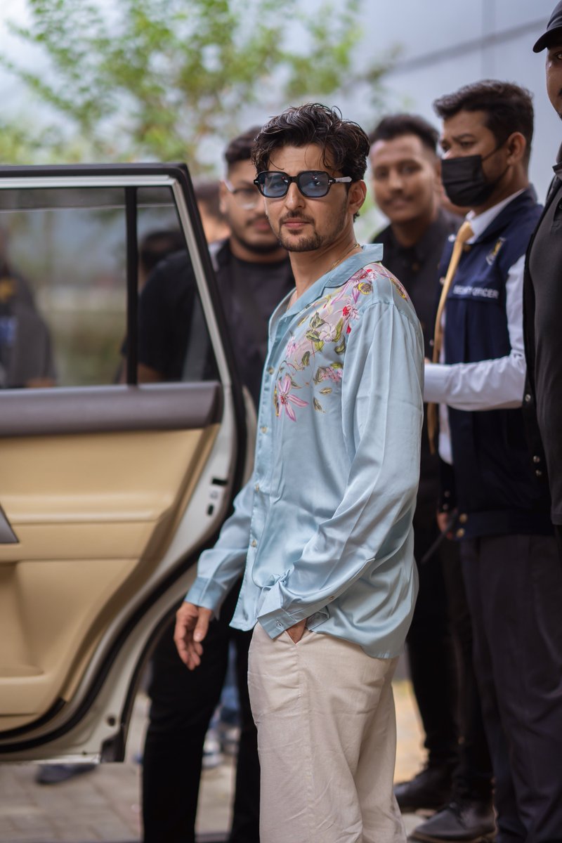 DarshanRavalDZ's tweet photo. 🩵💐💐 https://t.co/TwDHoasLKH