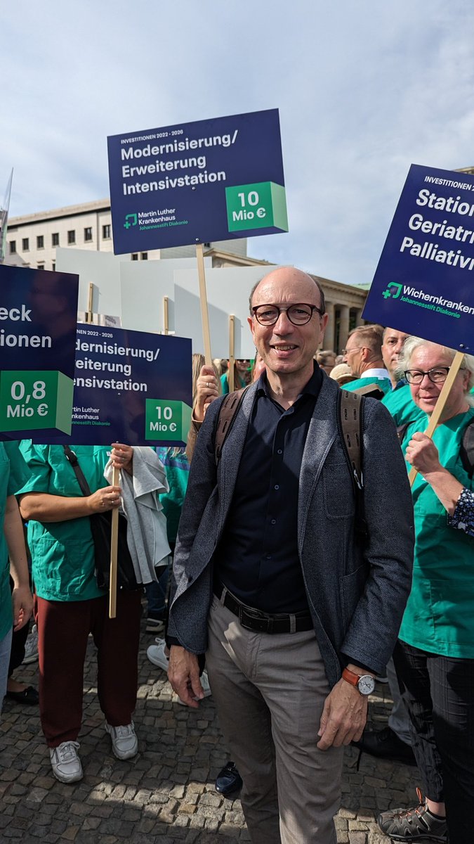 Inflation und Tarifenwicklung müsen refinanziert werden. Heute auf der Zentralen Kundgebung in Berlin. @andaschu <a href="/DiakonieBerlin/">DiakonieBerlinBrandenburg</a> <a href="/ChGraeff/">Christian Gräff</a>  <a href="/SenWGP/">Senatsverwaltung WGP</a>  <a href="/volker_stock/">Volker Stock</a>  <a href="/UNonnemacher/">Ursula Nonnemacher</a>