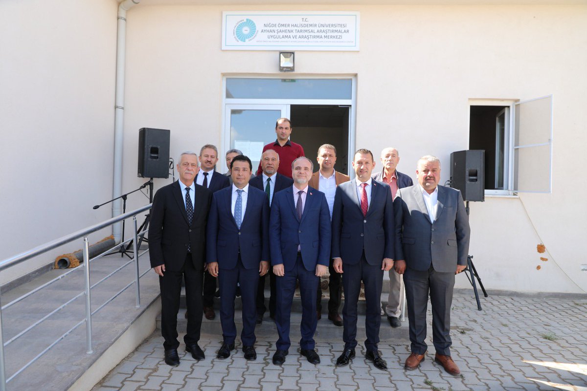 NOHUniversitesi's tweet photo. Ayhan Şahenk Tarımsal Uygulama ve Araştırma Merkezimizde, Niğde İli Damızlık Koyun - Keçi Yetiştiricileri iş birliğiyle hayvancılık geleneklerimizden olan “Koç Katımı Töreni" gerçekleştirdik.
🐏🐏🐏

Haberin detayları;⤵️
https://t.co/acr6f3xc1C

@DrHasanUSLU
#NÖHÜ
#Niğde https://t.co/SlC50zoIBD