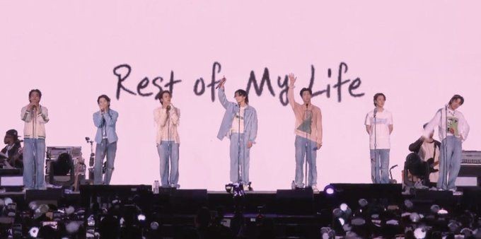 stayalivejksg's tweet photo. "Con todos los miembros firmando una segunda renovación de contrato, el grupo podrá continuar incluso después de 2025, cuando completen su servicio militar". 

HOY GANAMOS LAS ARMYs😭

BANGTAN FOREVER
APOBANGPO https://t.co/Oyfv00bP6s