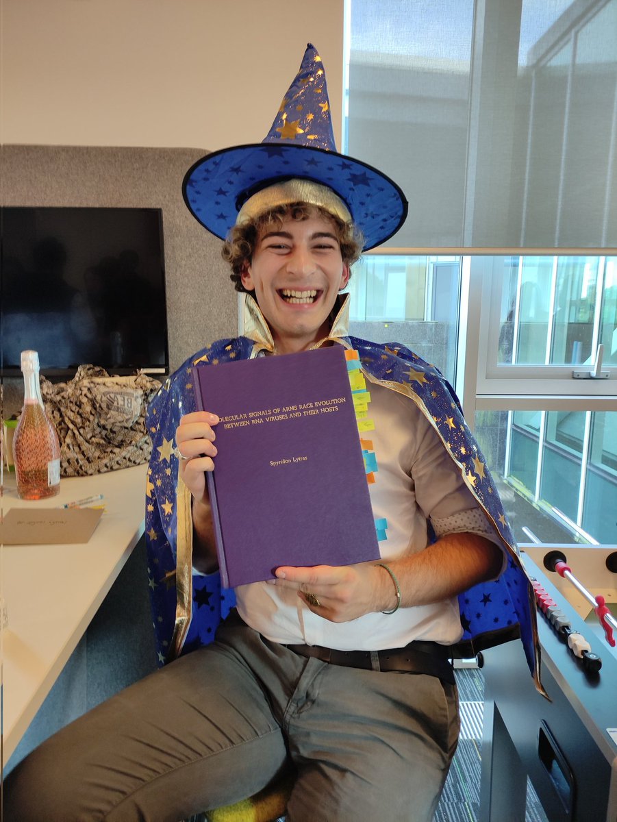 ✨New title unlocked!!✨ Finally a Dr! Big thanks to <a href="/katrina_lythgoe/">Katrina Lythgoe</a> and <a href="/rbiek/">Roman Biek</a> for a great viva and ofc to my wonderful supervisors for the past four years <a href="/blJOg/">Joseph Hughes</a> <a href="/SamJWilsonPhD/">Sam J Wilson</a> <a href="/robertson_lab/">Robertson</a>!! 😁😁🎉🎉