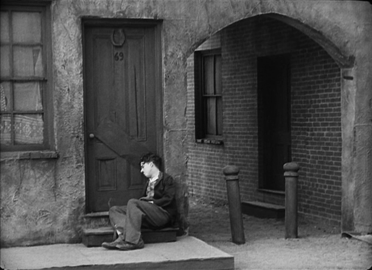 ThisIsCinem4's tweet photo. The Kid (1921) dir. Charlie Chaplin https://t.co/upOe6hbima