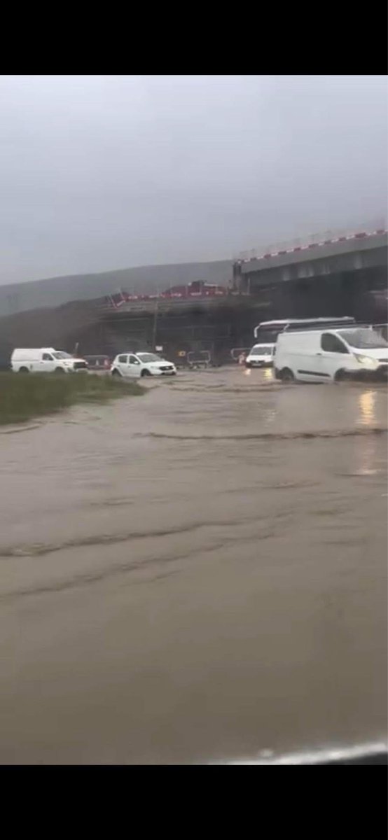 AberdareOnline's tweet photo. @RCTCouncil @A465_Section5_6 What is the cause of the flooding in Hirwaun? https://t.co/oWzt75rL27