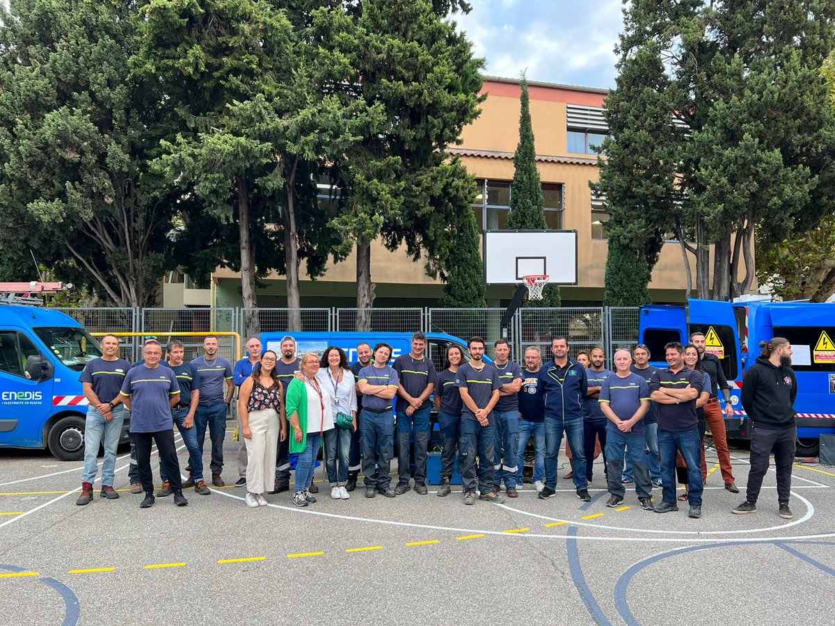 Lancement des classes « réseaux électriques »⚡️ du Vaucluse, une 1ère en <a href="/maregionsud/">Région Sud</a> ! 60 élèves de la filière MELEC du lycée La Salle <a href="/Avignon/">Avignon</a> bénéficient dès cette rentrée de :
👉contenus sur les métiers de l’électricité 
👉stages
👉l’appui de mentors d’<a href="/Enedis/">Enedis</a> et  <a href="/SNER_SRER/">SNER</a>