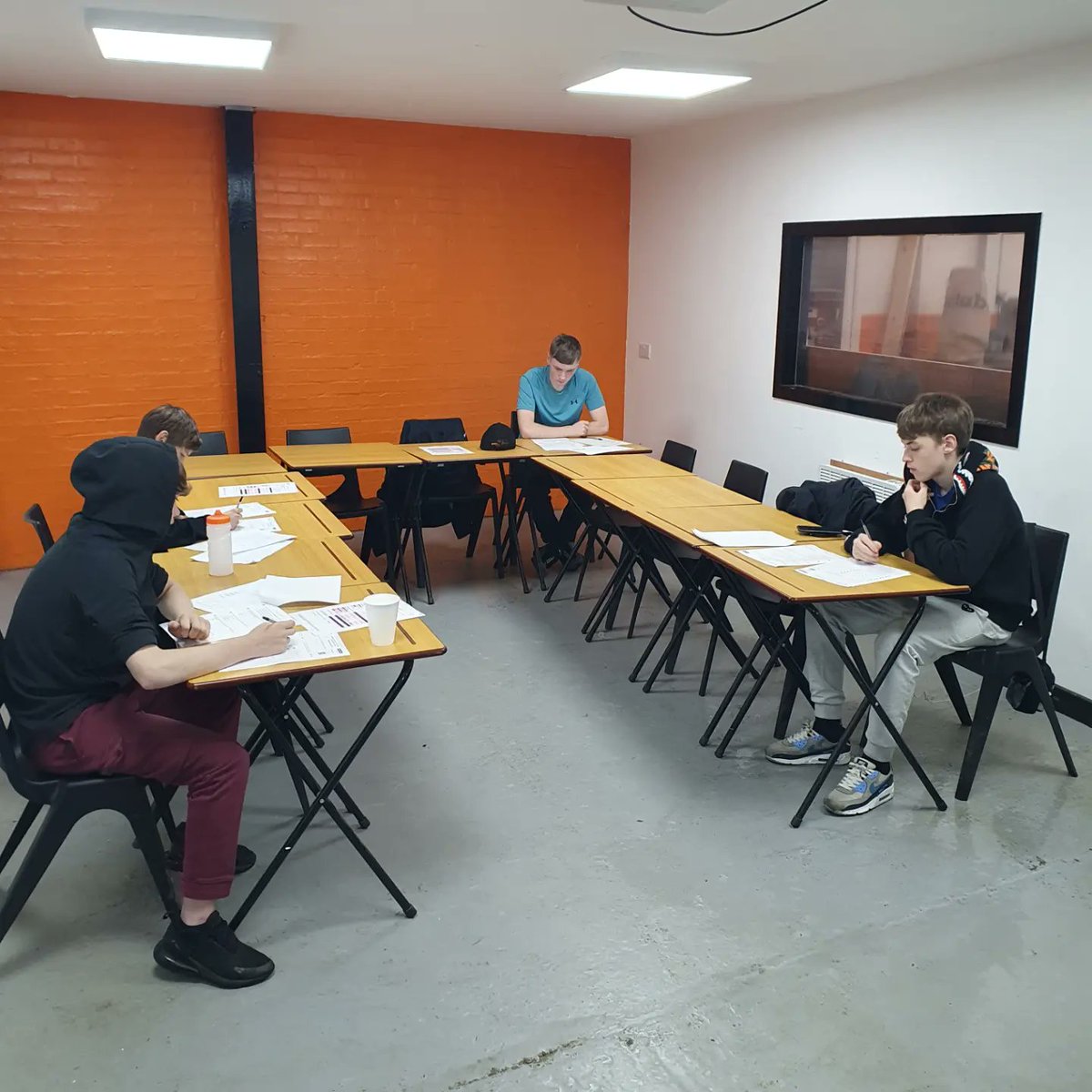 Our mixed morning group doing there Manual Handling test, very happy they all passed 😀 @ActiveSchAngus @AngusCouncil @apprentice_scot @morganacademy1 @RockwellSchool @Craigiehigh @CITB_UK @ColemanDundee @DundeeCouncil @ShonaRobison @