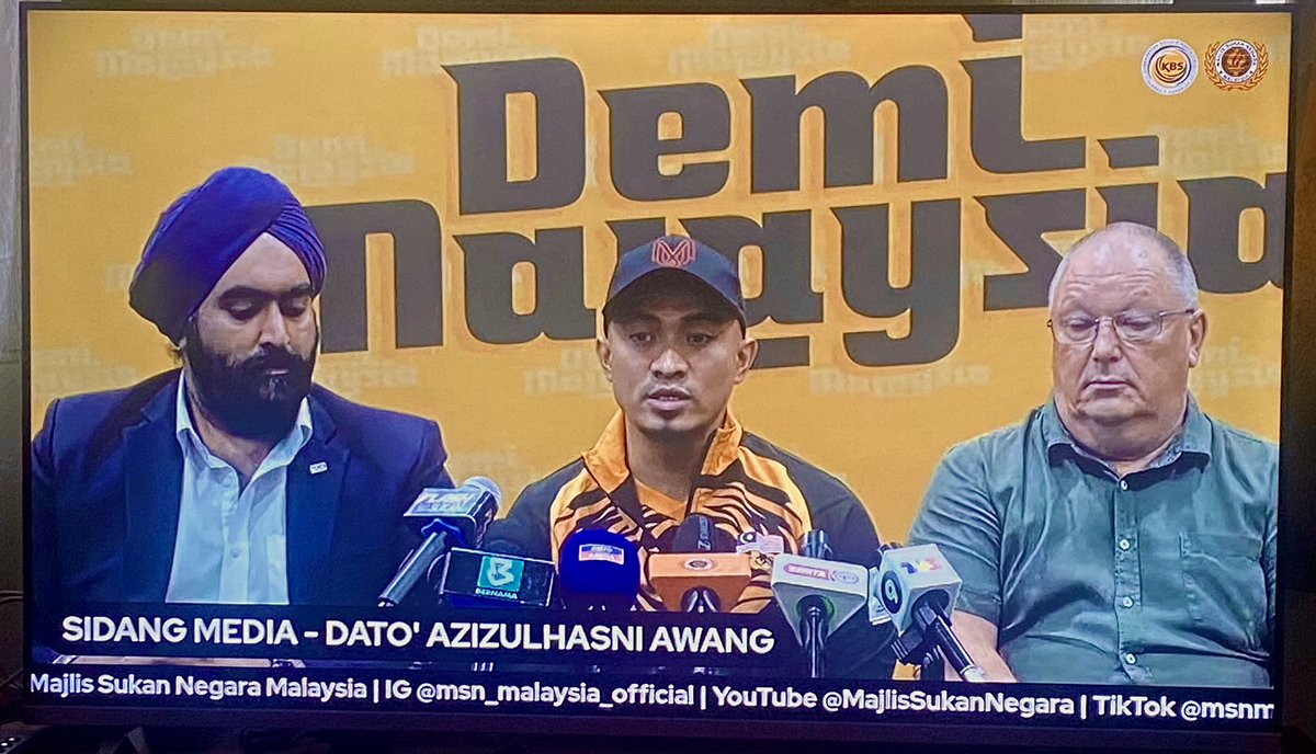 khawari72's tweet photo. Jaguh berbasikal negara, Datuk @AzizulAWANG terpaksa tarik diri daripada Sukan Asia 😭😭😭 (live youtube channel @MSNMALAYSIA ) https://t.co/BJ0B5C7UaE