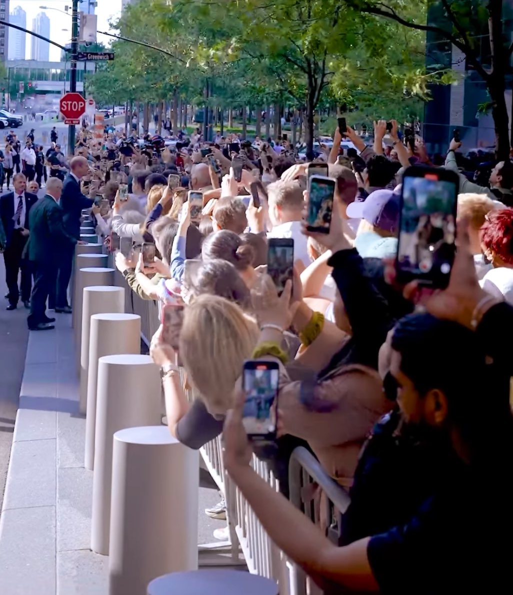 ‘No one’s interested in Prince William’ ‘He doesn’t draw crowds’ 

Step off twitter for a moment and into the real world- this is at short notice too😂