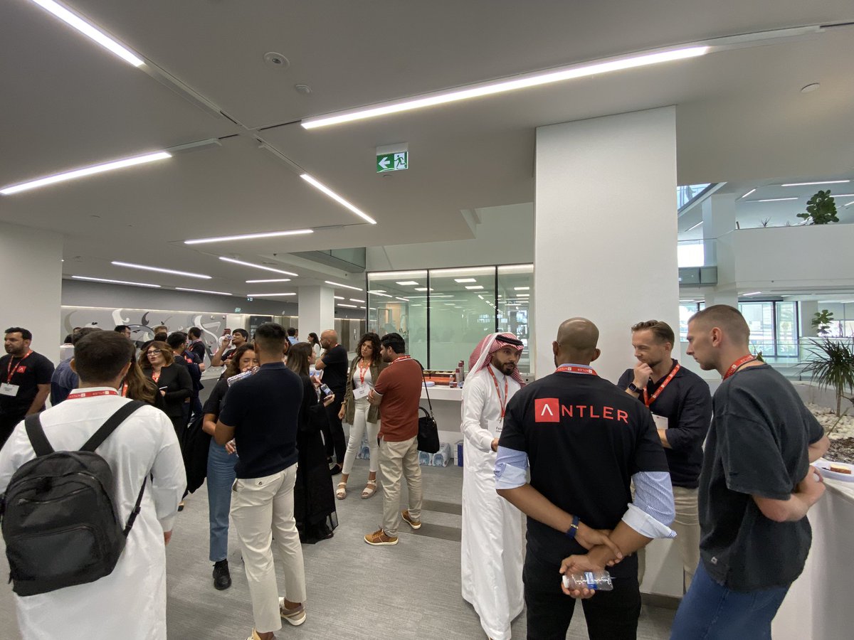 How do you in-depthly meet 90 potential co-founders in under 5 days?

📌 Founder presentations
📌 1-on-1 networking 
📌 Team challenges 
📌 Socials (football, dinners, padel etc.)
📌  Breaks and meals