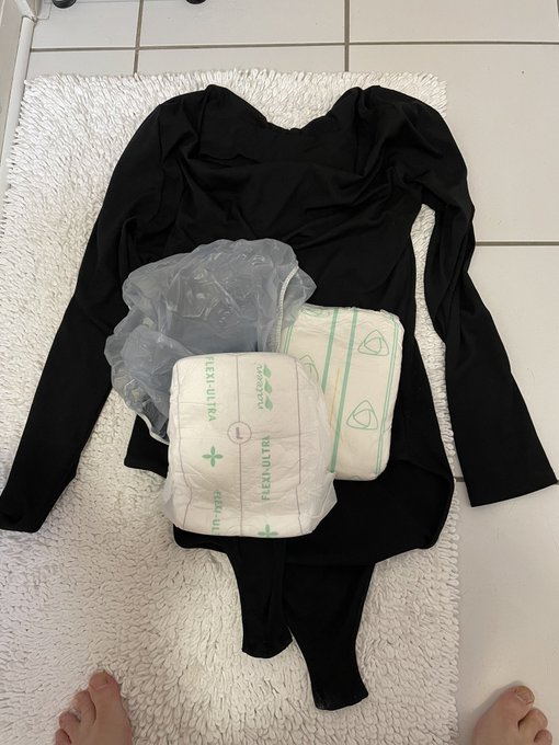 Heading out to walk sisters dog wearing this today oh I wish I had a full time daddy or master to keep