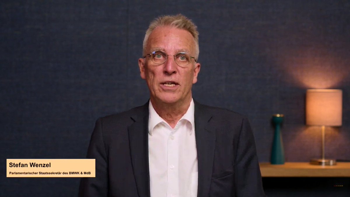 <a href="/MWU_LSA/">MWU Sachsen-Anhalt</a> Stefan Wenzel (<a href="/StefWenzel/">Stefan Wenzel </a>), parlamentarischer StS. im @BMWK in einer Videobotschaft:
🗨️ Das KWW befindet sich auf der Höhe der Zeit zwischen der Schnittstelle #Klimaschutz und #Strukturwandel.
Es freut mich sehr, dass Halle (Saale) heute zur #Wärmewende-Hauptstadt wird.