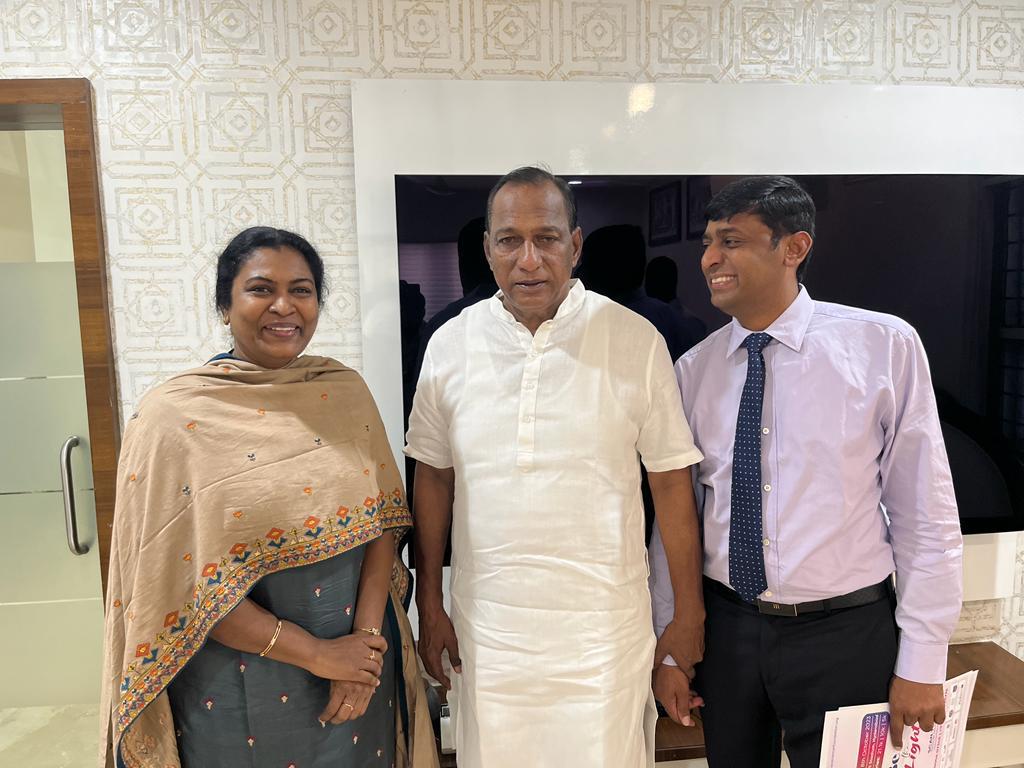 drchinnababu's tweet photo. Delighted to have @chmallareddyMLA Garu, Minister of Labour and Employment of Telangana, is standing with us for Grace Cancer Run 2023.

To register, please refer to this link: https://t.co/cDLlkv3MVH

#GraceCancerRun2023 #CancerAwareness #CancerSupport #drchinnababu #oncologist https://t.co/anhHWBMkAc