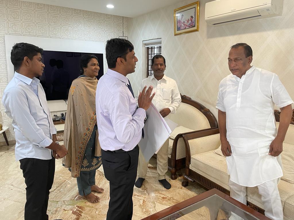 drchinnababu's tweet photo. Delighted to have @chmallareddyMLA Garu, Minister of Labour and Employment of Telangana, is standing with us for Grace Cancer Run 2023.

To register, please refer to this link: https://t.co/cDLlkv3MVH

#GraceCancerRun2023 #CancerAwareness #CancerSupport #drchinnababu #oncologist https://t.co/anhHWBMkAc
