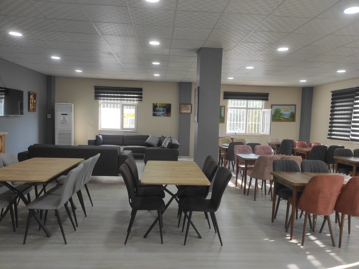 Yenilenen dekor, ferah görünüm, canlı renkler.
Hazro Öğretmenevi ve Akşam Sanat Okulumuza çay içmeye bekleriz😇