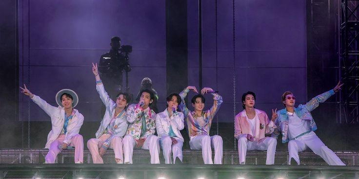 stayalivejksg's tweet photo. Amigas, BigHit Music donó mil millones de wones al Comité Coreano de UNICEF en nombre del fandom 'ARMY' cómo agradecimiento a BTS y al fandom ARMY. ES ESTUPENDO, OMG😭

APOBANGPO 
BANGTAN FOREVER 
BTS &amp; ARMY FOR LIFE https://t.co/BFSuaylf4m