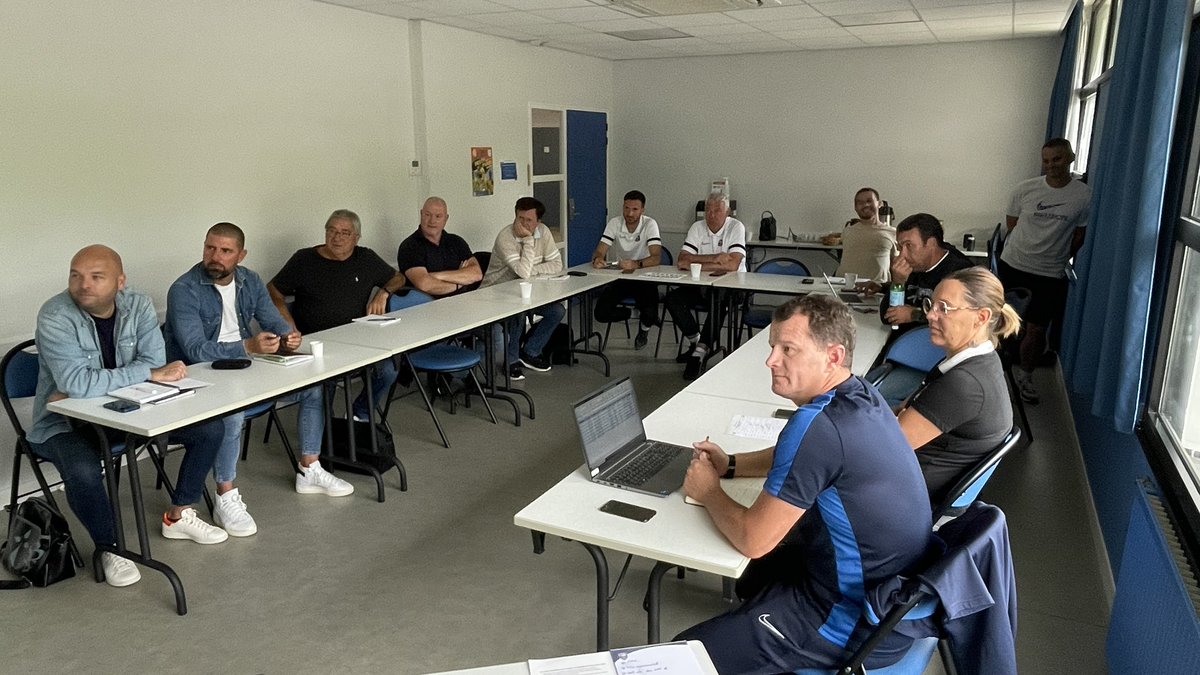 Ligue de F⭐ ⭐tball des Pays de la Loire tweet media