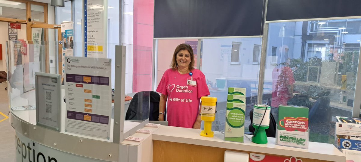 London_ODT's tweet photo. Lots of great promotion for #OrganDonationWeek going on at @HillingdonNHSFT by our SNOD Lhiza and ITU staff -very exciting to see the lift wrap has arrived too π #LODSTdoesODWeek https://t.co/5hMradMjQi