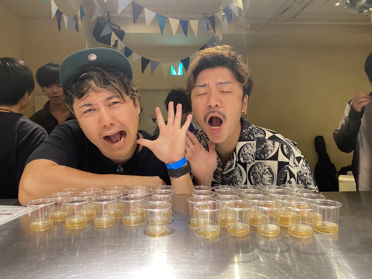 yuichiro_vo's tweet photo. 梅田Zeela10周年おめでとう。

続けていく事って本当難しくもあり
時にこれ以上ないギフトもくれます。
昨日のアーティスト達は全員
たくさん悩みながら踏ん張ってるんだなと
感じました。
僕等の音楽が皆の何かしらの続けていく事への活力になってくれたら。
皆の未来は明るいです！ https://t.co/is7Hm5eykj