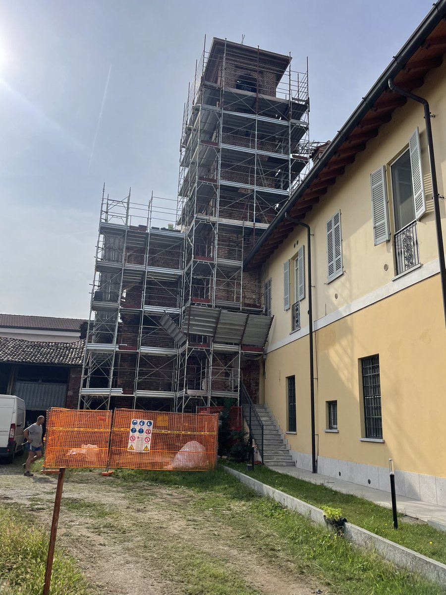 sicem_srl's tweet photo. Iniziamo oggi con i lavori di consolidamento strutturale e miglioramento sismico presso la Chiesa di Santa Maria dei Servi a Melegnano.

Oltre a tre livelli di cerchiature nel campanile sono previsti a progetto tiranti di navata per oltre 22 metri lineari.

#restauro https://t.co/li8povAXKD
