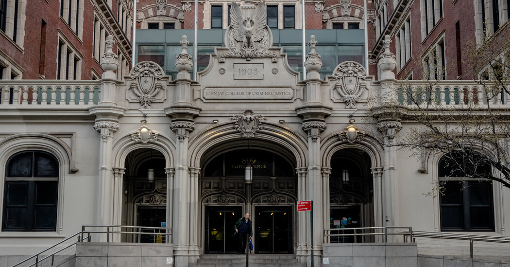 SpirosMargaris's tweet photo. How #AI Increased the #GraduationRate 

at John Jay College by 32 Points 

https://t.co/iJ6EAp3Uwv #fintech #ArtificialIntelligence #MachineLearning #GenerativeAI #education @nytimes https://t.co/mGtcKKuGVH