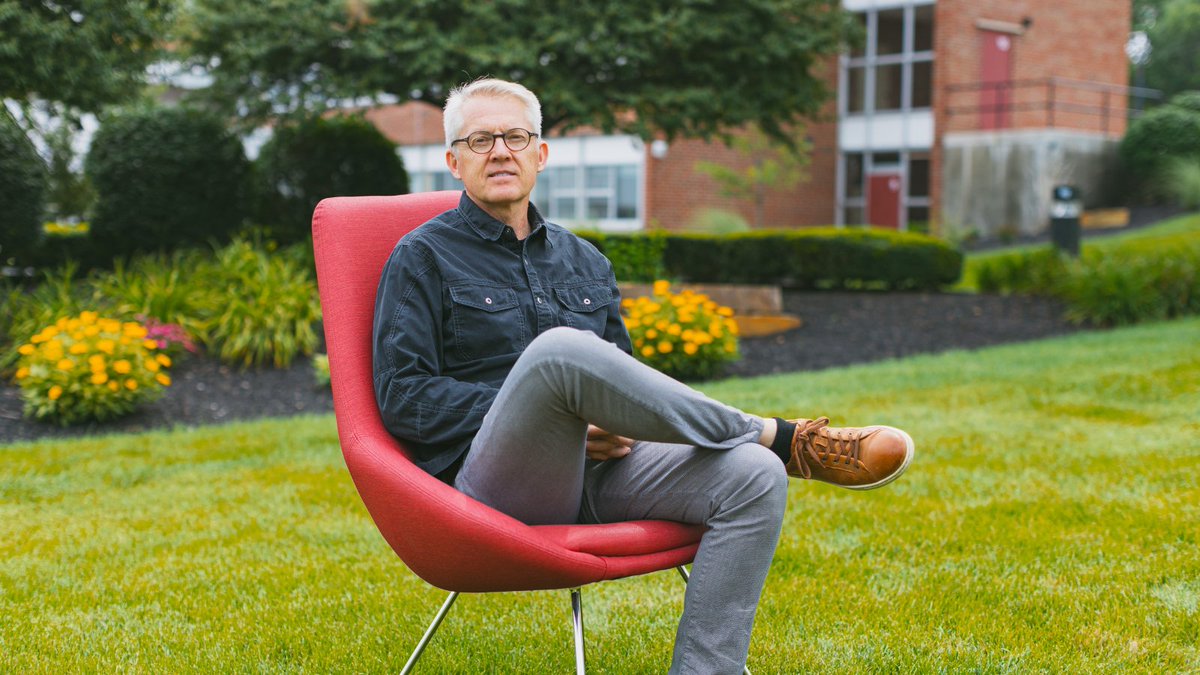 gracecollege's tweet photo. Meet Dr. John Poch, our newest English and creative writing professor! He enjoys helping students discover the beauty of language. Read more here: https://t.co/O64hdXGjIQ

#CreativeWriting #LearnWithGrace #ProfDev https://t.co/FUcSTdHzLI