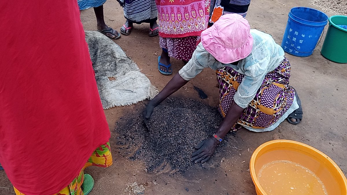 wopaorg's tweet photo. We use innovative ways to create impact through environmentally friendlypractices to reduce climate change impacts to the environment,reduce pollution and landdegradation.
Training rural women in making carbonized briquettes for domestic use and entrepreneurship. @VioletOmbaka https://t.co/w3wkzfqmQP