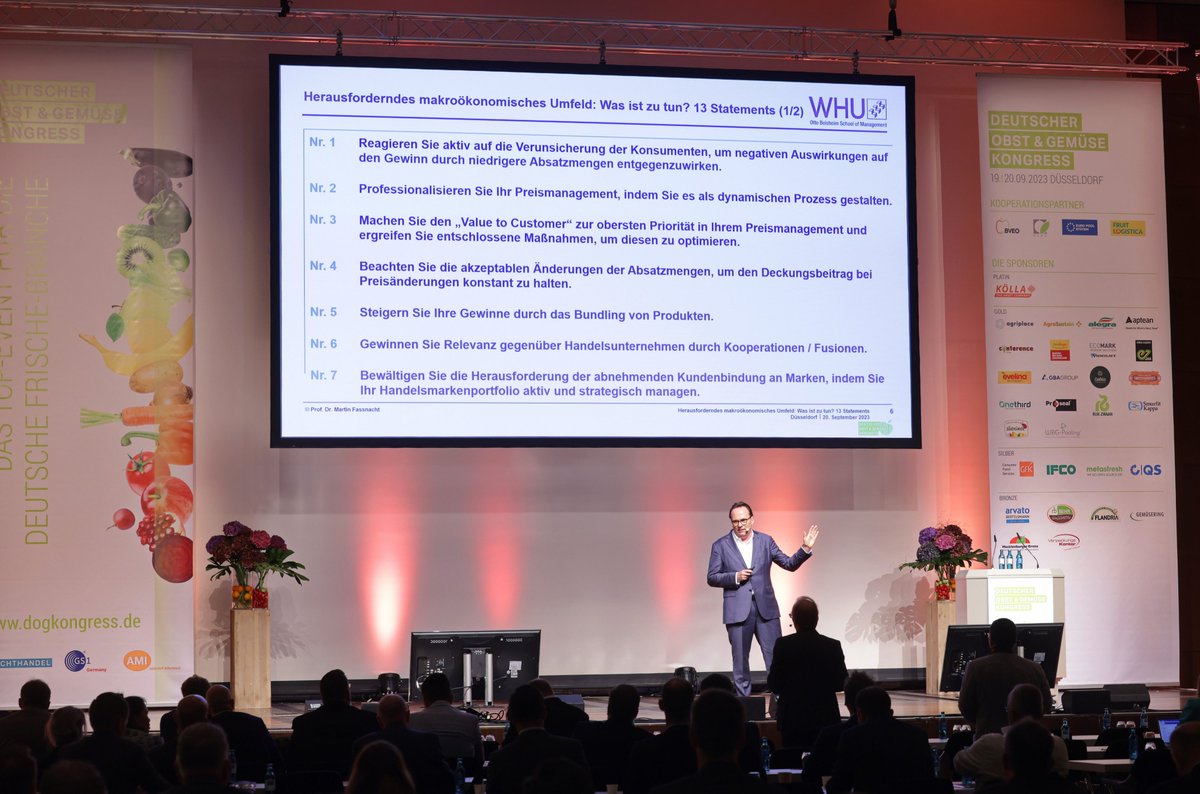 Challenging macroeconomic environment: What to do? // 🎙️ I shared potential opportunities in #price & brand mgmt, retail marketing & #omnichannel business at the 🇩🇪 Fruit & Vegetable Congress 2023// What's ahead for #retail? How to engage with #consumers? 🙏 #DOGK & @Fruchthandel