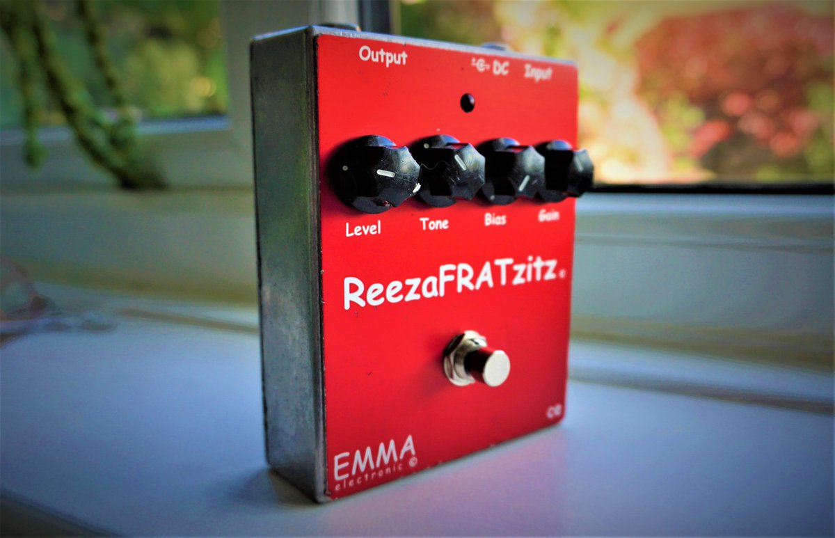 azizibrahim56's tweet photo. #LordOfTheStrings Comparing older #distortionpedals to my newer ones 2day. Blown away by #emmaelectronic #reezafratzitz MKI Killer #distortion Bias is class A/B blend.
Next Show: #levenshulme #manchester #stockport @talleyrandmcr Fri 29th Sep
TICKETS: https://t.co/Wa6DVrdt2x https://t.co/UKZAQ5ZryY