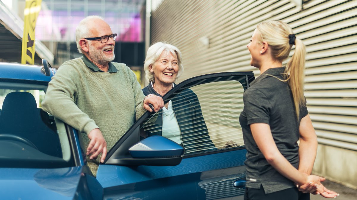 kamuxsuomi's tweet photo. Kamux hienosti jaetulla 2. sijalla Auto Bild Suomen Palvelu 1 -tutkimuksessa käytettyjä autoja myyvien liikkeiden joukossa. Parhaat pisteet tulivat sähköisestä palvelusta, ja subjektiivisessa kokonaisvaikutelmassa Kamux oli tasoissa parhaat kokonaispisteet saaneen Vehon kanssa. https://t.co/oZqSrRf5gi