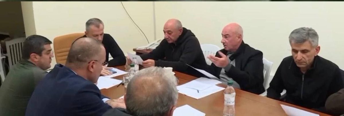 🎥🎞️Tarixə qayıdaq.

18 sentyabr 1988-ci il - radikal ermənilər Xankəndidə azərbaycanlı sakinlərin evlərini yandırdılar. Günahsız azərbaycanlıları evlərini tərk etməyə məcbur etdilər.

... 35 il keçdi!

19 sentyabr 2023-cü il - antiterror əməliyyatı başladı.
20 sentyabr 2023-cü