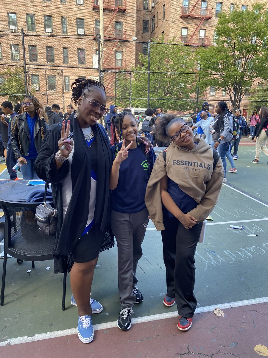 BPGibson2025's tweet photo. Always a pleasure visiting our schools. Proud to join @OswaldFeliz to present a Ceremonial Check for $2,170,000 for the complete renovation of the playground at PS57 & FDA V in #Belmont #CSD12. Our scholars deserve access to modernized playgrounds. We will get this done! #BX https://t.co/xaFegqeUTu