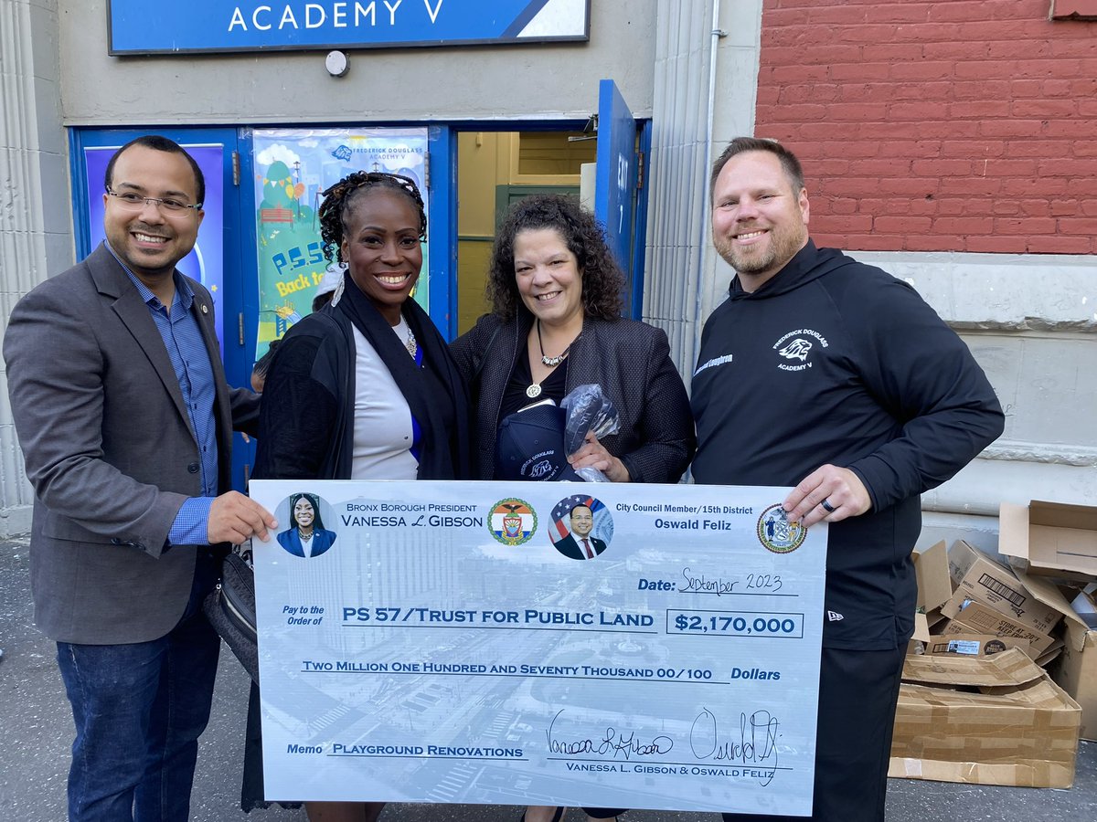 BPGibson2025's tweet photo. Always a pleasure visiting our schools. Proud to join @OswaldFeliz to present a Ceremonial Check for $2,170,000 for the complete renovation of the playground at PS57 & FDA V in #Belmont #CSD12. Our scholars deserve access to modernized playgrounds. We will get this done! #BX https://t.co/xaFegqeUTu
