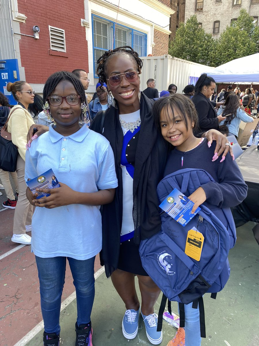 BPGibson2025's tweet photo. Always a pleasure visiting our schools. Proud to join @OswaldFeliz to present a Ceremonial Check for $2,170,000 for the complete renovation of the playground at PS57 & FDA V in #Belmont #CSD12. Our scholars deserve access to modernized playgrounds. We will get this done! #BX https://t.co/xaFegqeUTu