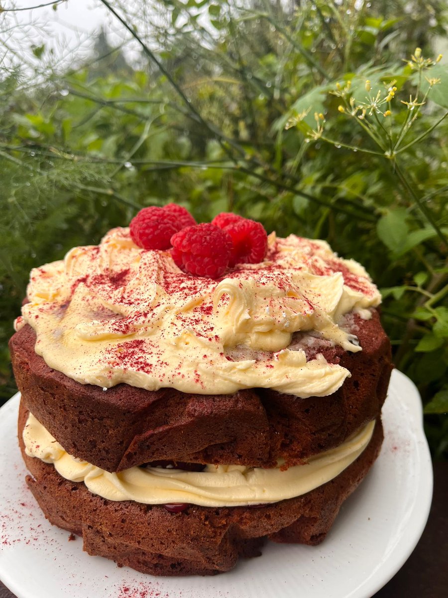 Berrylicious! 😍 Homemade mouthwatering Raspberry Red Velvet Cake. 🍰 We are open 10am - 4pm Weds - Sun👍 #Homemade #Cake #ParcSlip #AutumnTreats #FreeParking #NatureReserve #DiscoveryGateway