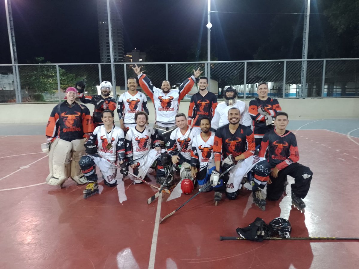 cleberbart's tweet photo. Time de hockey  in line Belém Búfalos. \m/

#esporte  #VcnoBDP https://t.co/TSo1hoeZGg